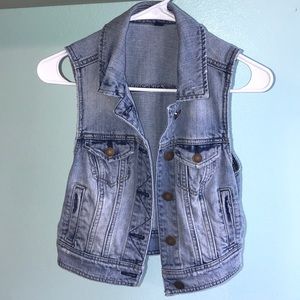American Eagle Sleeveless Jean Jacket